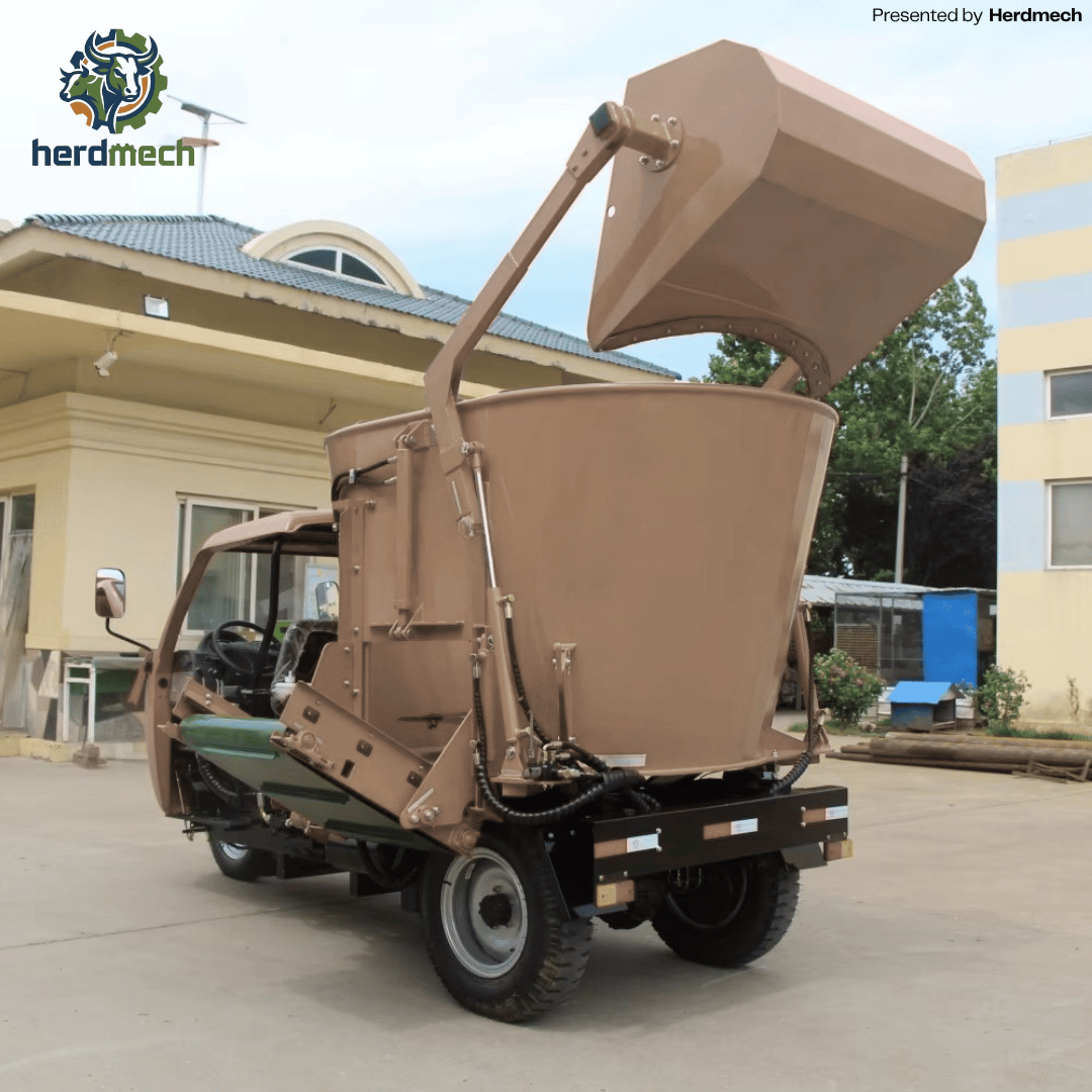 4-5CBM Self-Propelled TMR Mixers (Model: 9SCL-4/5) With Loader Bucket and Belt