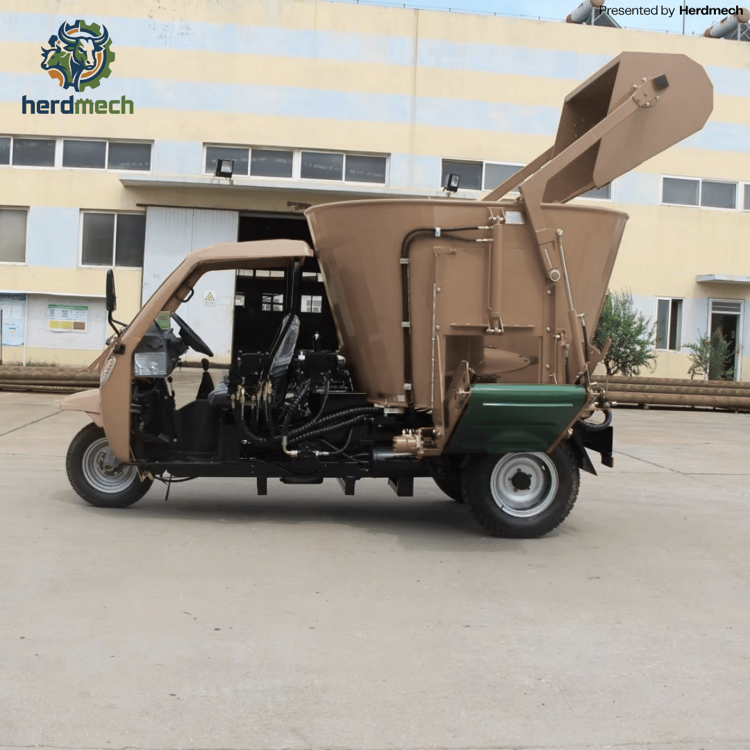 4-5CBM Self-Propelled TMR Mixers (Model: 9SCL-4/5) With Loader Bucket and Belt