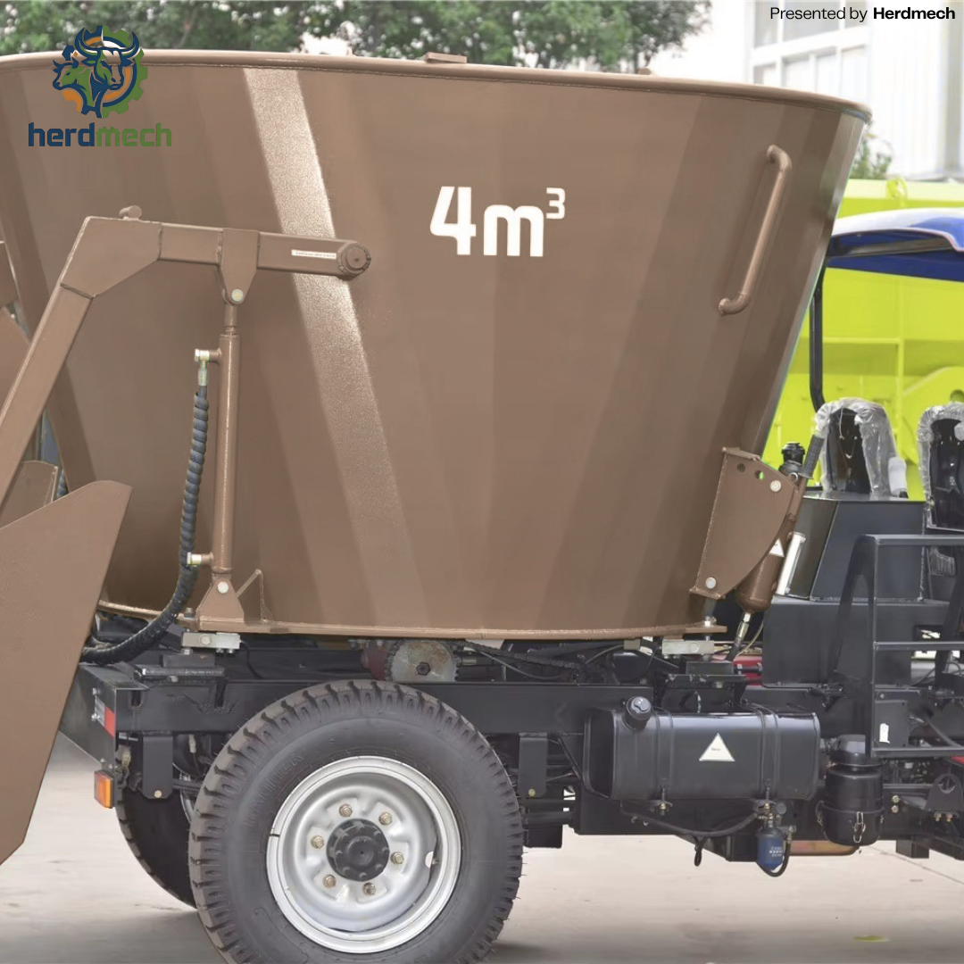 4-5CBM Self-Propelled TMR Mixers (Model: 9SCL-4/5) With Loader