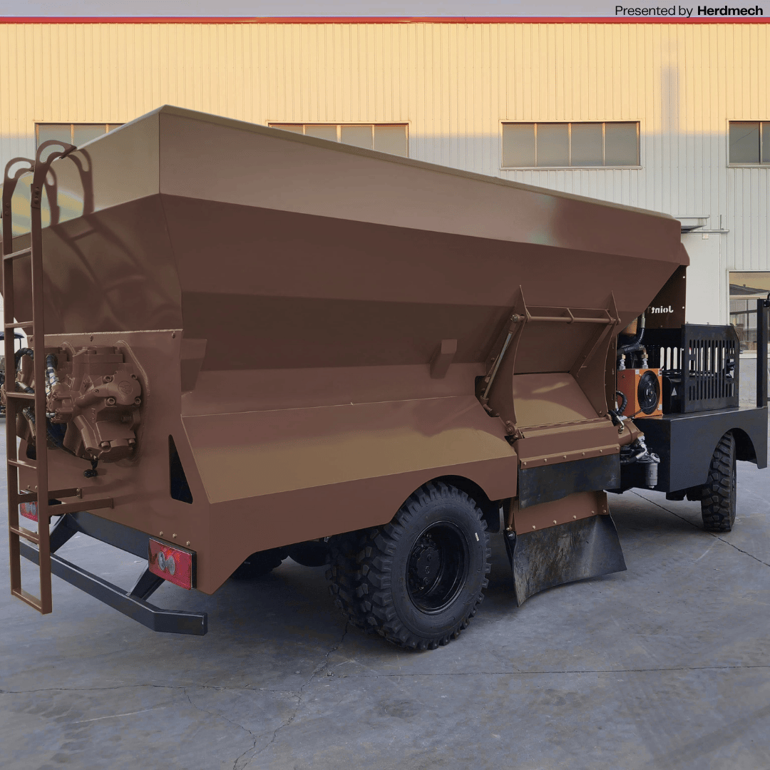 10CBM Cubicle Bedding Spreader | PL Series Hammer-Type with Auger System