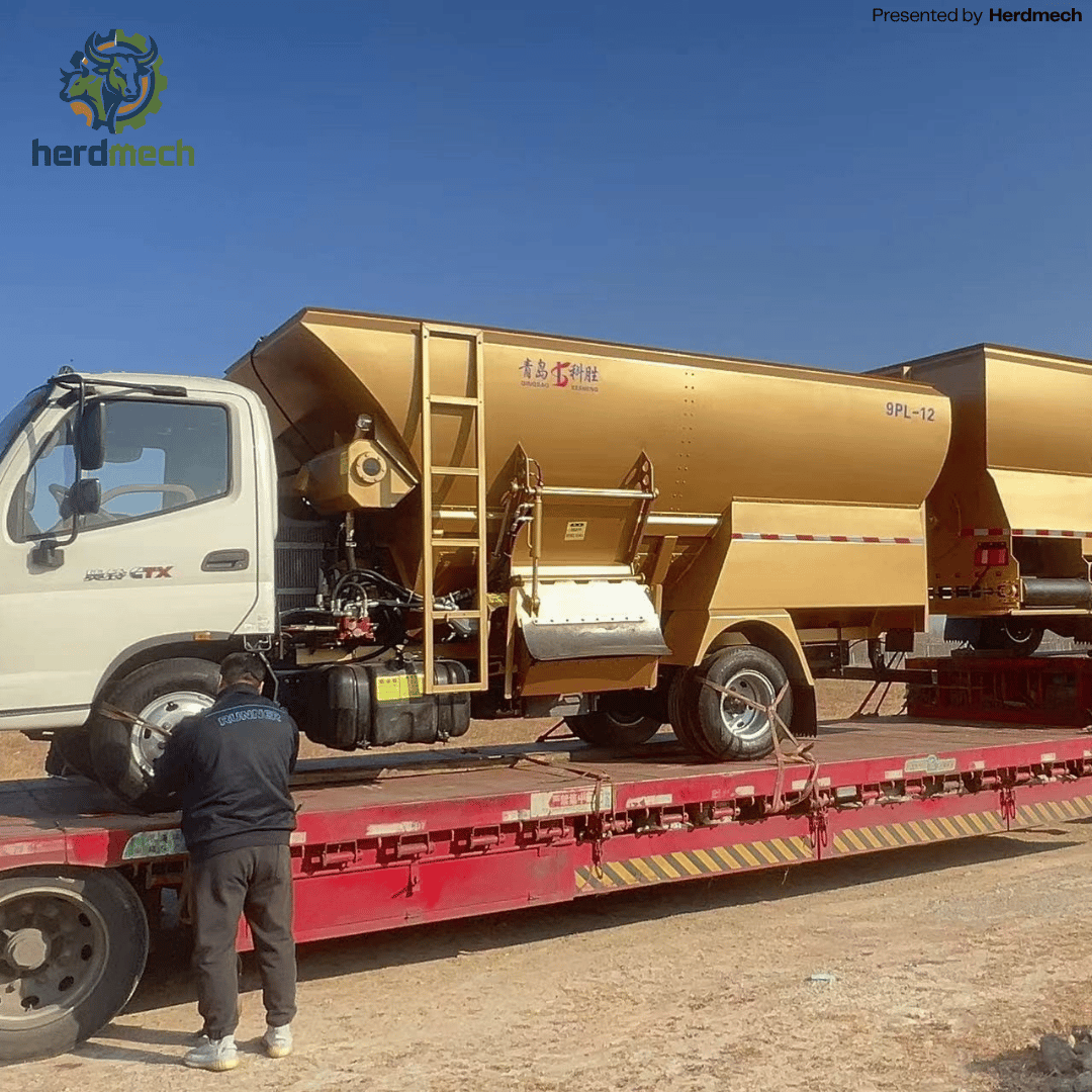 Bedding Spreader | PL Series Hammer-Type Cubicle Bedding Material Spreader with Auger Conveying System
