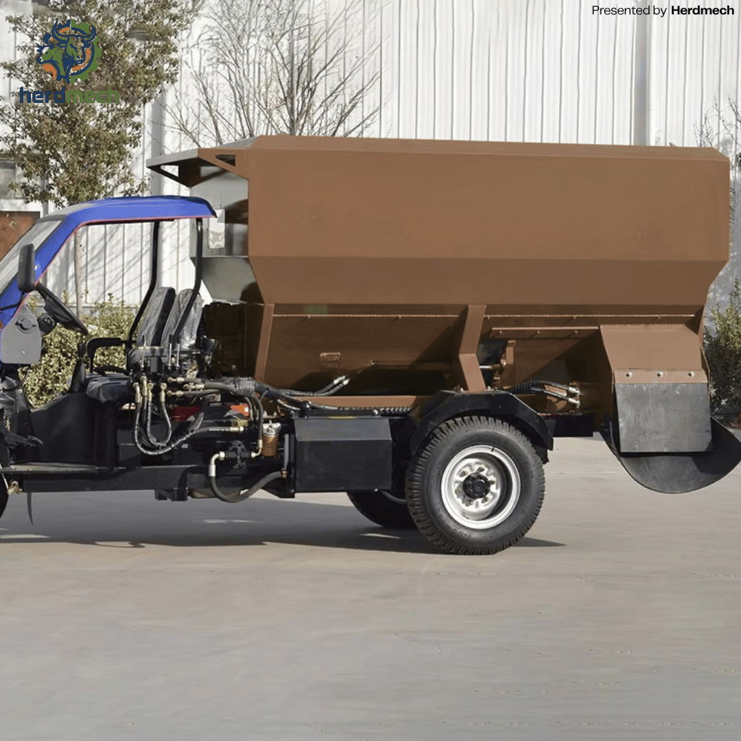 5CBM Cubicle Bedding Spreader | PL Series Hammer-Type with Auger System