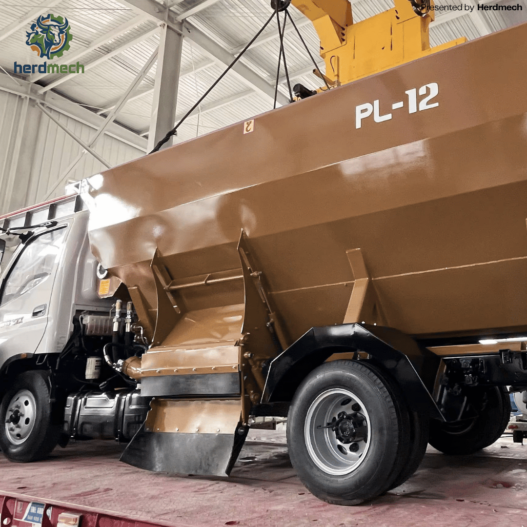 12CBM Cubicle Bedding Spreader | PL Series Hammer-Type with Auger System