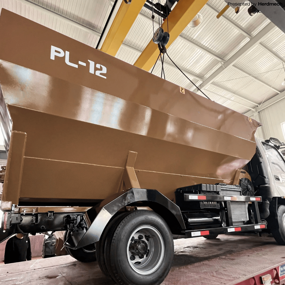 12CBM Cubicle Bedding Spreader | PL Series Hammer-Type with Auger System