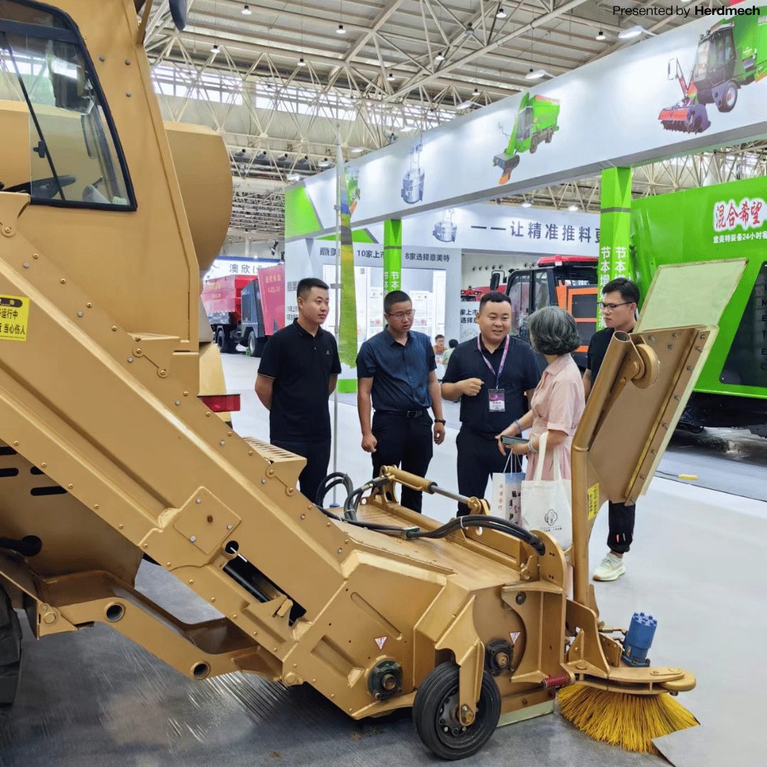 Manure Cleaning Truck | Models QF-05 & QF-08 — Yuchai-Powered Manure Collection Machine