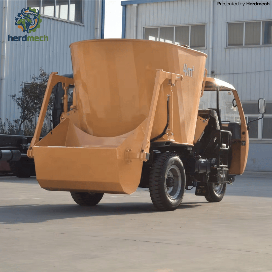 4-5CBM Self-Propelled TMR Mixers (Model: 9SCL-4/5) With Loader Bucket and Belt
