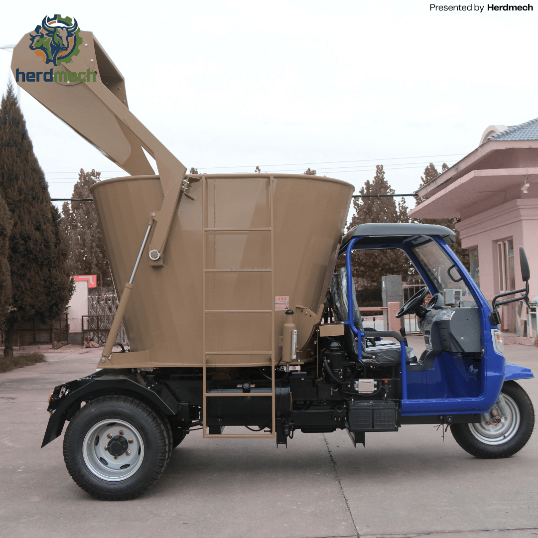 5CBM Self-Propelled TMR Mixers (Model: 9SCL-5) With Loader Bucket and Belt