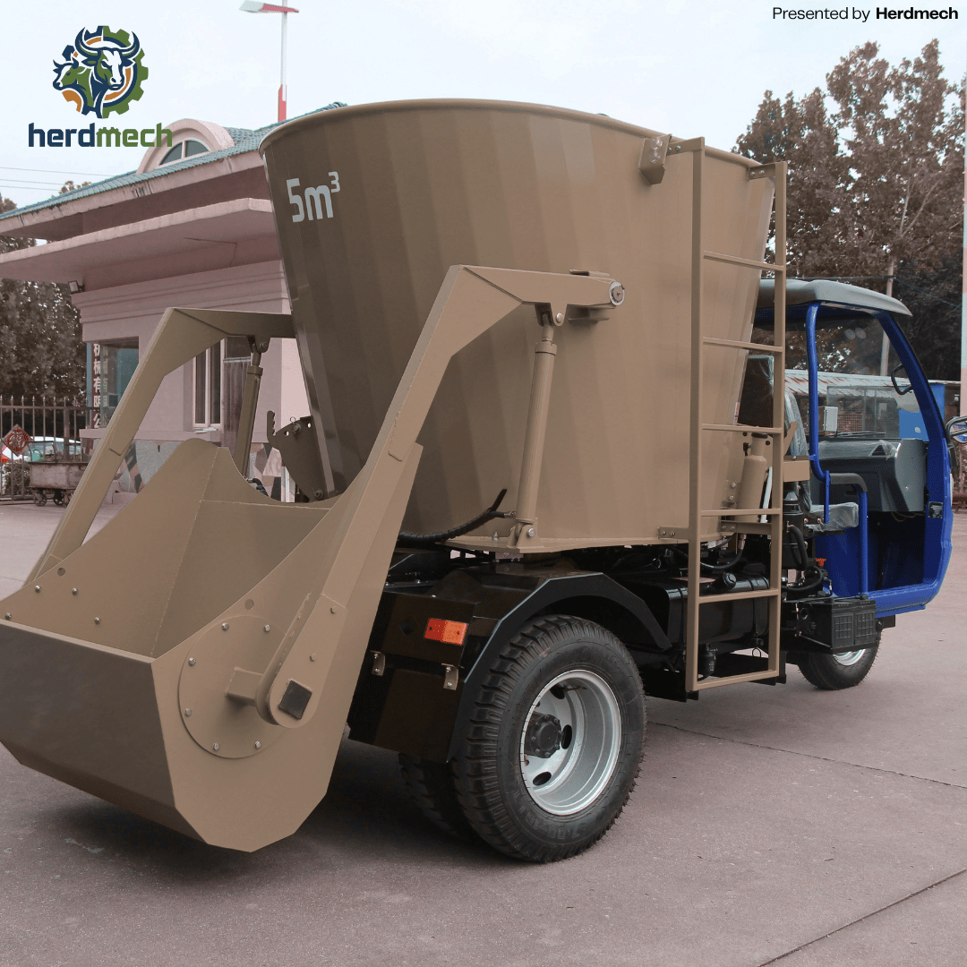 5CBM Self-Propelled TMR Mixers (Model: 9SCL-5) With Loader Bucket and Belt